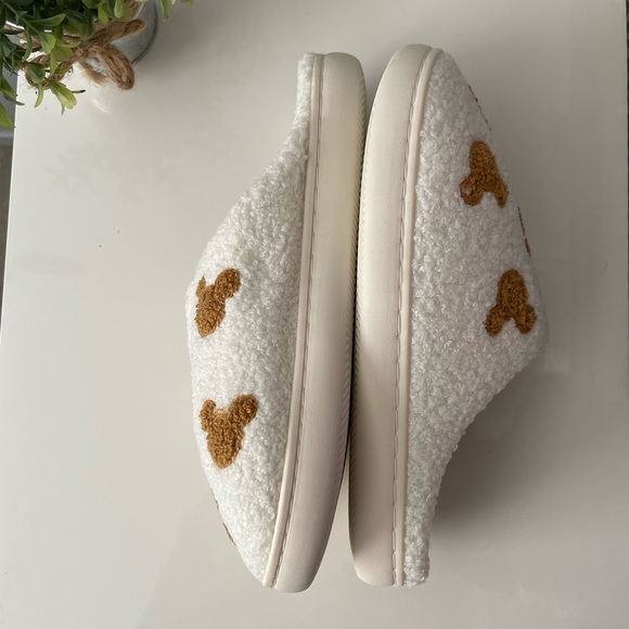 Woman’s Fuzzzy slippers - Picture 3 of 3